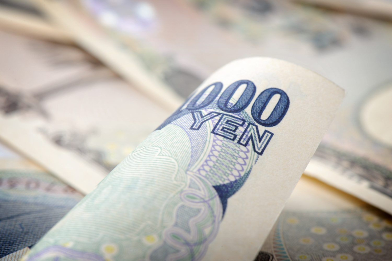 Bitcoin Pops Above $88K Amid Yen Strength; ETH, ADA, XRP See Declines