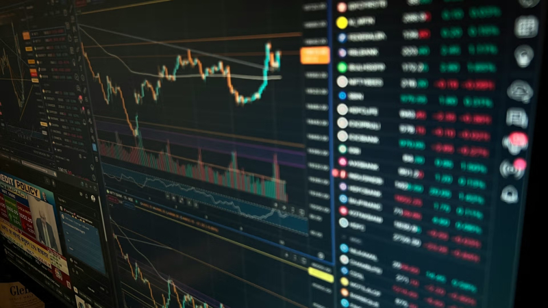 Bitcoin investors pour $853 million into spot ETFs. BlackRock’s IBIT claims the bulk