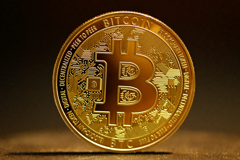 Bitcoin Strengthens Vs. Gold, Analyst Sees ‘Higher Than Expected’ Returns