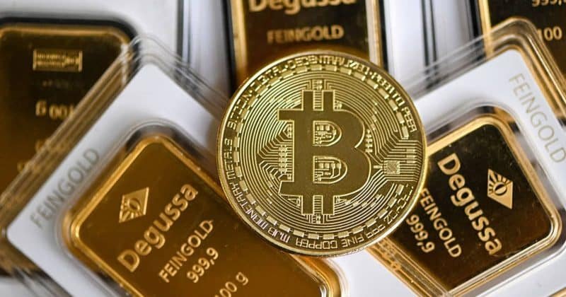 Bitcoin falls below $63,000 amid global risk asset sell-off