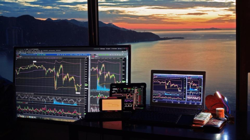 Bitcoin investors yanked $635 million from spot ETFs in a day. Here's what it means for price