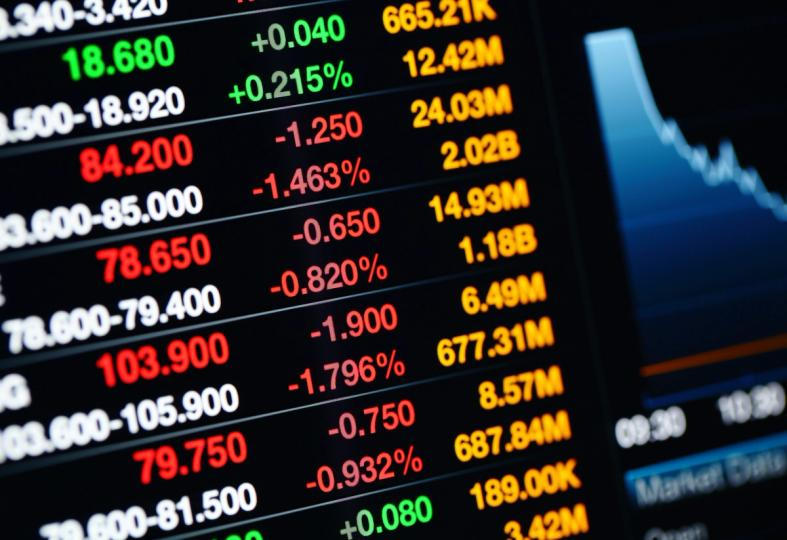 Bitcoin plunges to near $62,000 as the AI trade unwinds, HYPE falls 14%